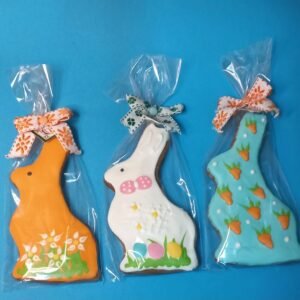 Diversas figuras: Coelho no ovo, Coelha com flor... informe-se